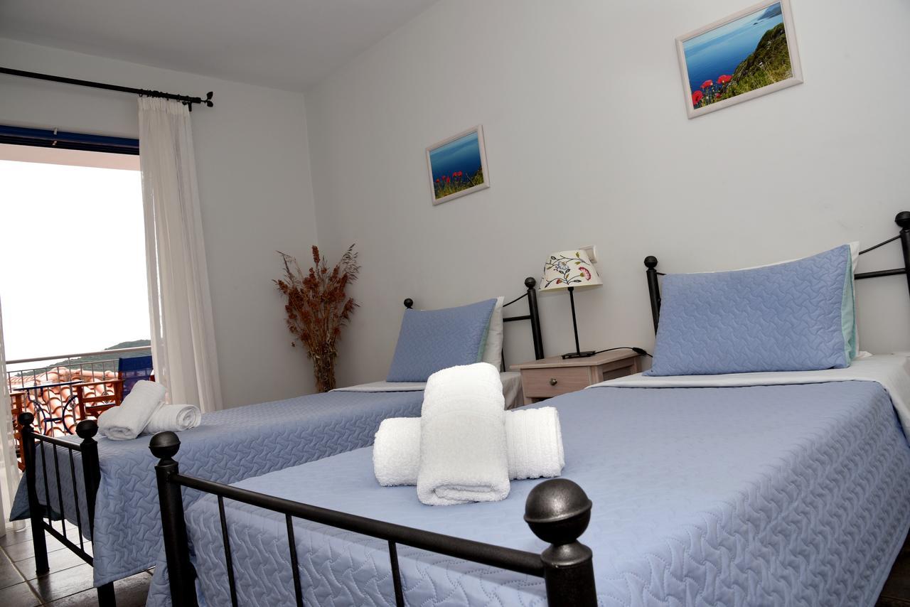 Avra Hotel Kyparíssion Buitenkant foto